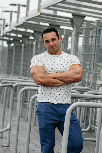 Sportsman leaning against a metal fence