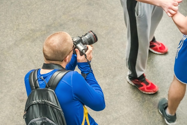 Sportverslaggever met een camera