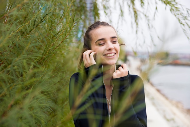 Sporty young woman listening music outdoor