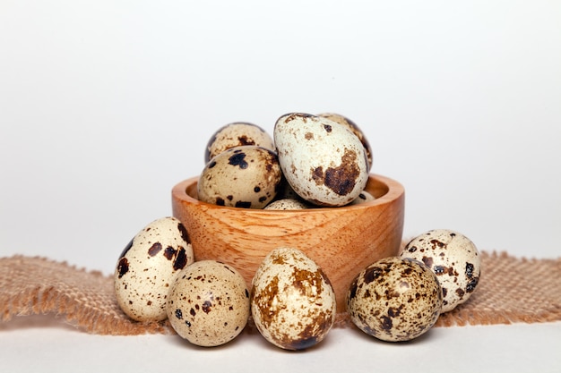 Photo spotted quail eggs