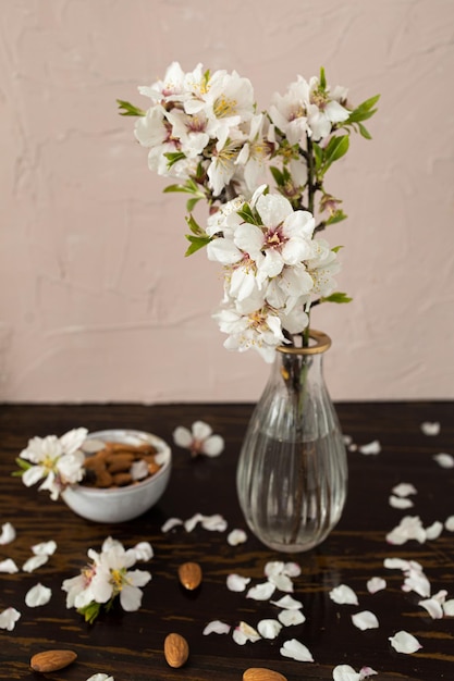Фото Весенние миндальные цветы яркие цветы в полном цвете