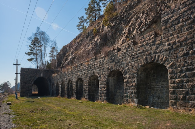 Foto primavera sulla strada circum-baikal a sud del lago baikal