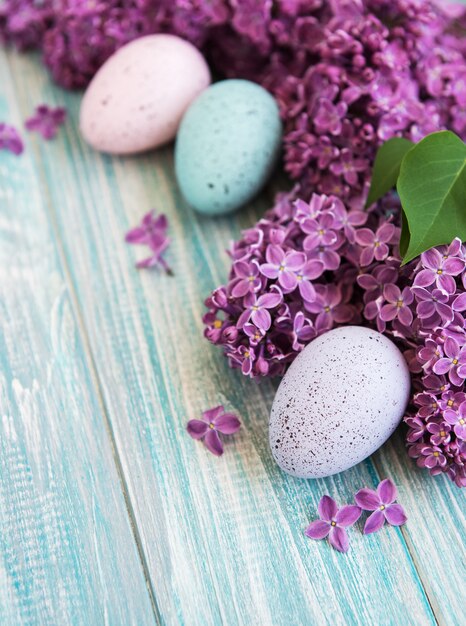 Spring lilac flowers and easter eggs