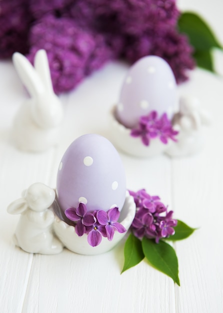 Spring lilac flowers and easter eggs