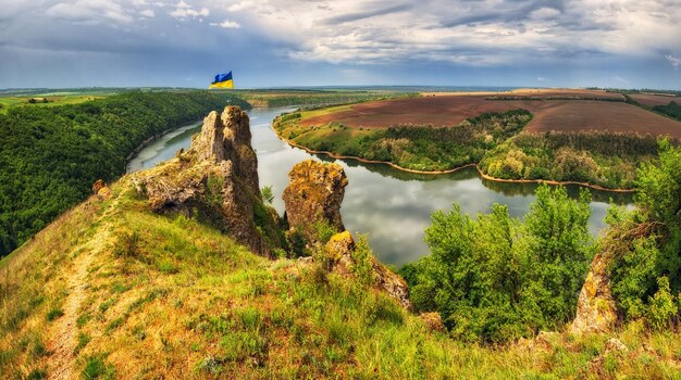 Фото Весенний вид на каньон реки днестр