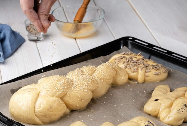 Sprinkle with sesame seeds buns