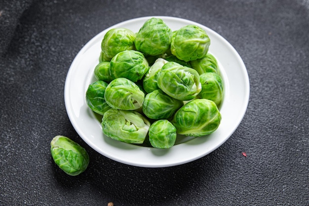 Spruitjes groene rauwe groente gezonde maaltijd eten snack dieet op tafel kopieer ruimte voedsel