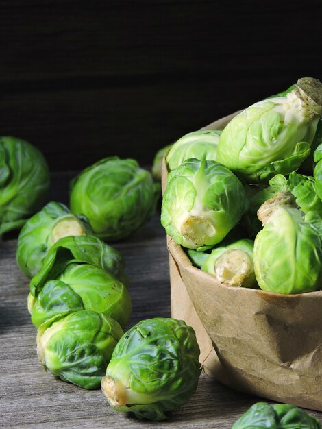 Spruitjes in een papieren zak.