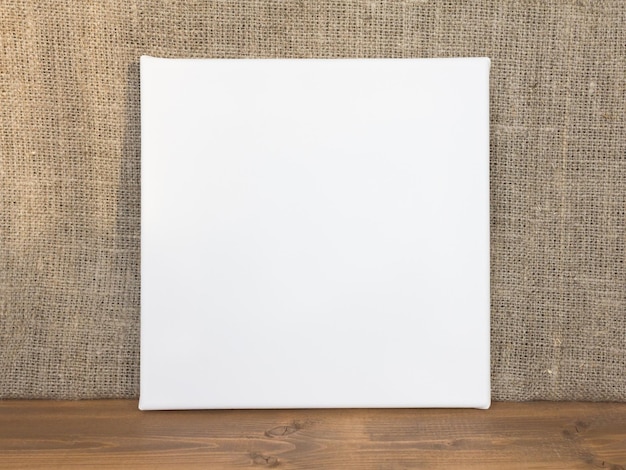 写真 正方形の空白のキャンバスのモックアップ