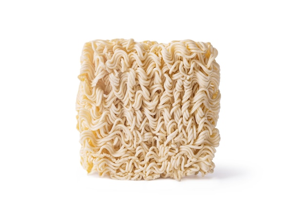 Photo square dry egg noodles in a briquette isolated on a white background