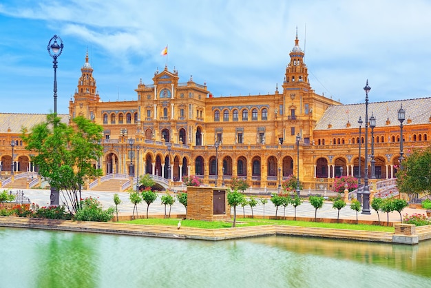 Square of the Spain is a square in the Maria Luisa Park in Sevi