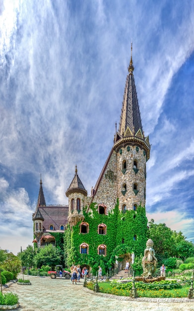 Square with a fountain in the castle of Ravadinovo Park