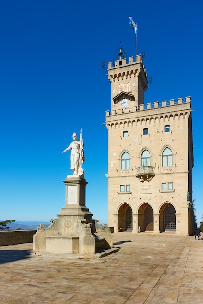 Square with The Statue of liberty and the town hall (Palazzo Pubblico) of the City of San Marino