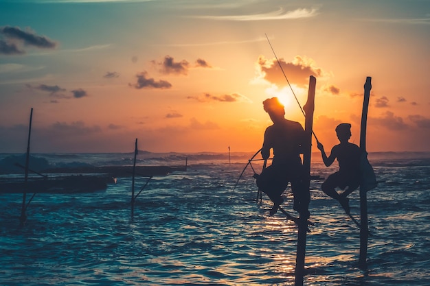 Sri Lanka lokale visser zonsondergang silhouet