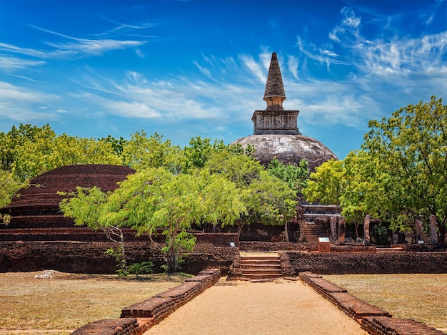스리랑카 관광 랜드마크인 키리 비하라(Kiri Vihara) 불교 다고바 폴로나루와(Polonnaruwa) 스리랑카 유적
