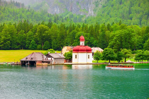 St. Bartholomew of St. Bartholomae is een rooms-katholieke kerk aan het Konigssee-meer in Beieren, Duitsland