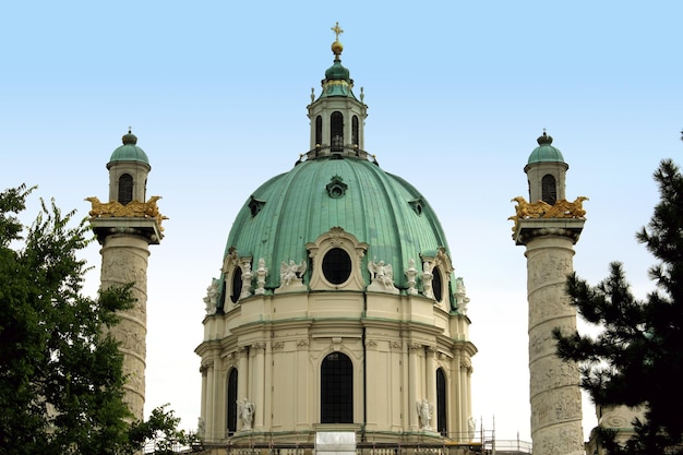 오스트리아 비엔나의 성 카를 교회(St Charles's Church Karlskirche) 일출