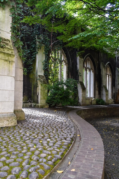 Photo st dunstan in the east church garden, city of london, england