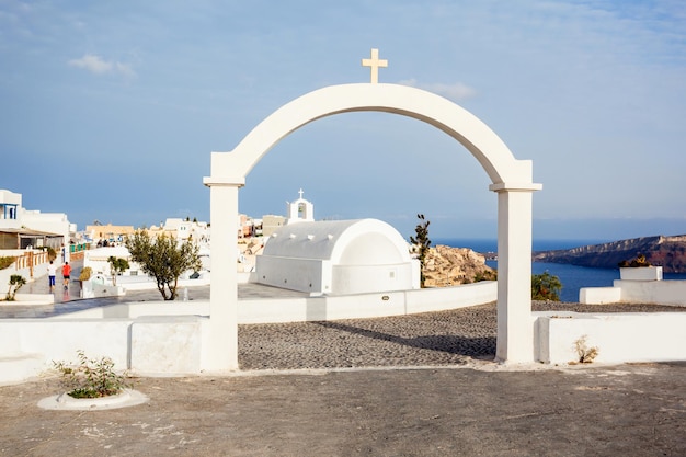 St. George Church (Ekklisia Agios Georgios) is een Grieks-orthodoxe kerk in Oia, Santorini-eiland in Griekenland
