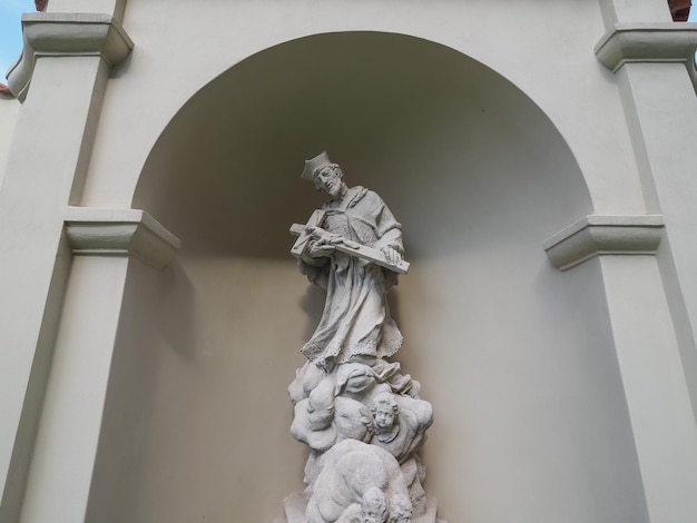 Статуя святого иоанна непомуцкого в брно