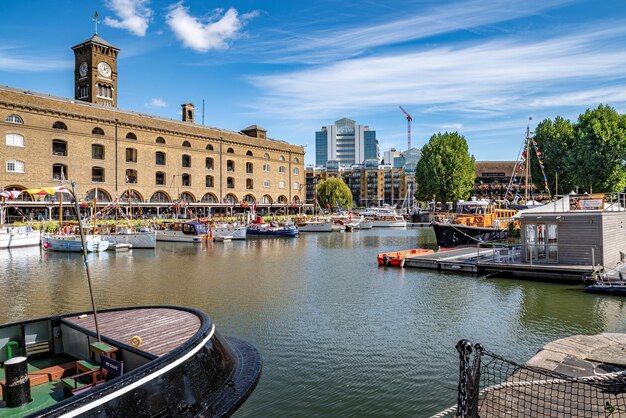 Photo st katherine docks - london - uk