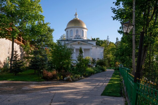 신성한 Dormition PskovPechersk 수도원 Pechora Pskov 지역 러시아의 성 미카엘 대성당