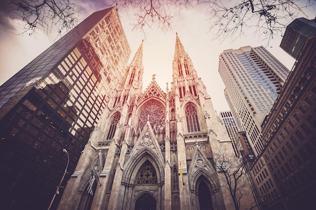 Foto st patrick's cathedral in het centrum van manhattan