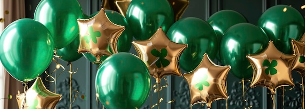聖パトリックの日のパーティーの装飾、星と丸い形の金と緑の箔風船