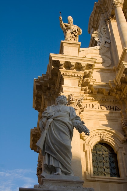 St. Peter standbeeld, de kathedraal van Syracuse