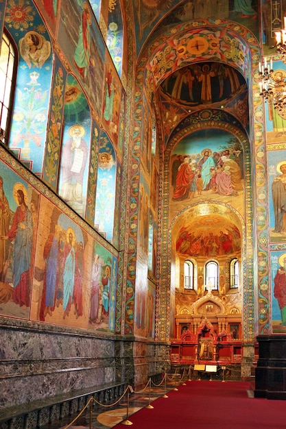 Ns. federazione di petersburg, russia - 29 giugno: interno del salvatore della chiesa su sangue versato. la foto scatta a san pietroburgo, all'interno della chiesa del salvatore sul sangue versato, il 29 giugno 2012.