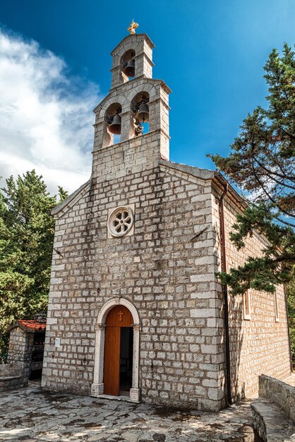 Photo st thomas church in becici at montenegro