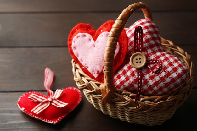 St Valentine's decor in mand op houten achtergrond