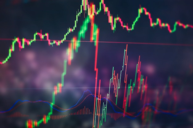 Staafdiagrammen, diagrammen, financiële cijfers. forex grafiek. candle stick graph-grafiek van de handel in beursinvesteringen. de forex grafiek op het digitale scherm.