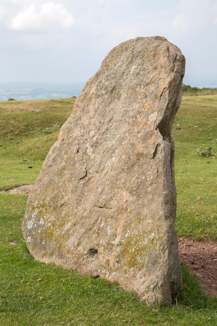 Foto staande stenen bij hay bluff, breacon beacons, wales, vk