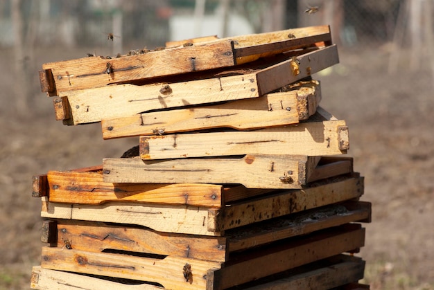 Photo a stack of bee frames