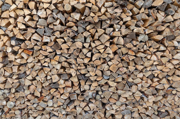 Photo stack of chopped firewood prepared for heating house at winter time