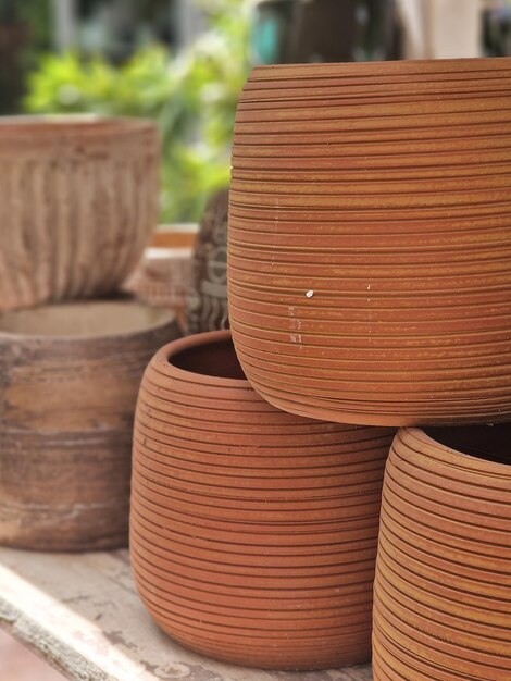 Photo a stack of clay pots with one that says'the word 