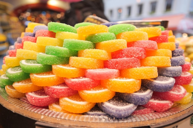 다채로운 사탕 달콤한 젤리의 스택