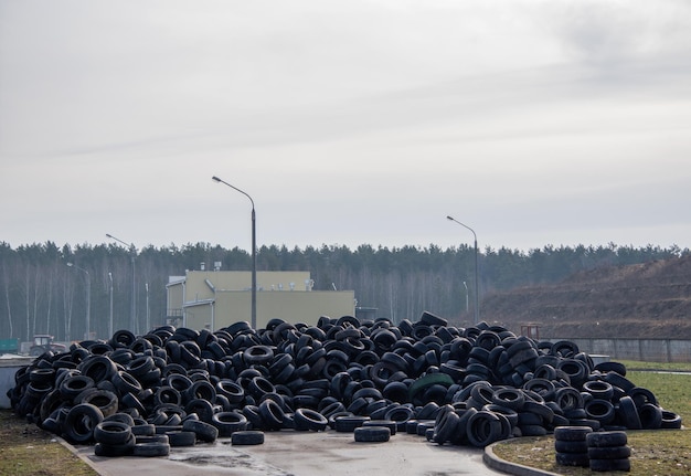 Фото Куча камней на поле против неба