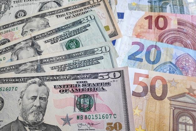 米ドルとユーロのスタック
