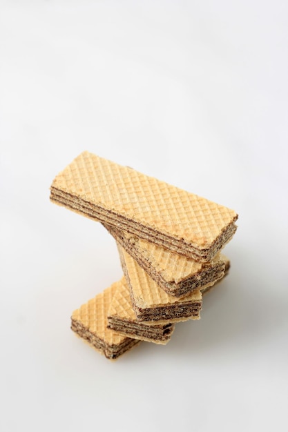 Photo stacked chocolate wafer on white background