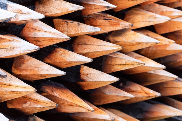 積み重ねられた木製の杭（木製の杭のパターン）