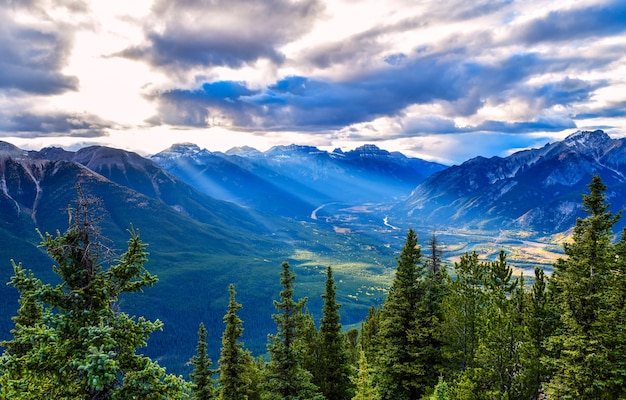 stad Banff en de Canadese Rockies gezien vanaf de zwavelberg Alberta Canada