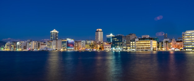 Stad centrum bij nacht. Izmir, Turkije