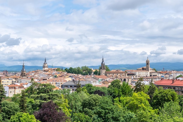 Stad VitoriaGasteiz Luchtfoto van het park van La Florida Araba