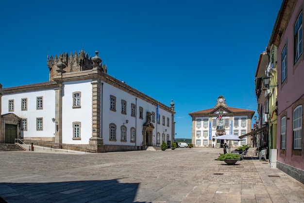 Stadhuis op het centrale plein in Chaves Portugal