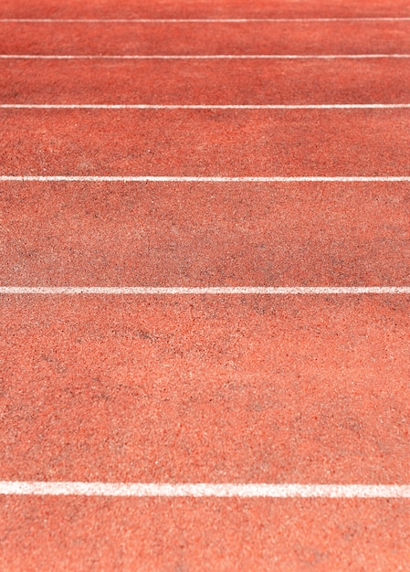 Pista dello stadio per gare di atletica e corsa. nuovo tapis roulant in gomma sintetica