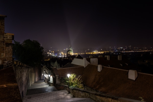 Stadsbeeld bij nacht