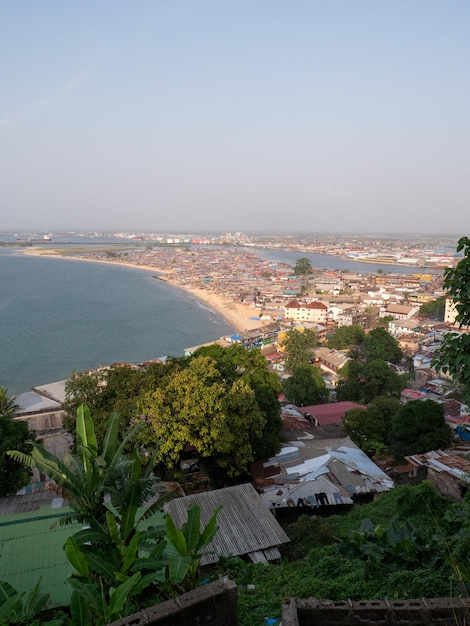 Stadsbeeld van Monrovia Liberia overdag