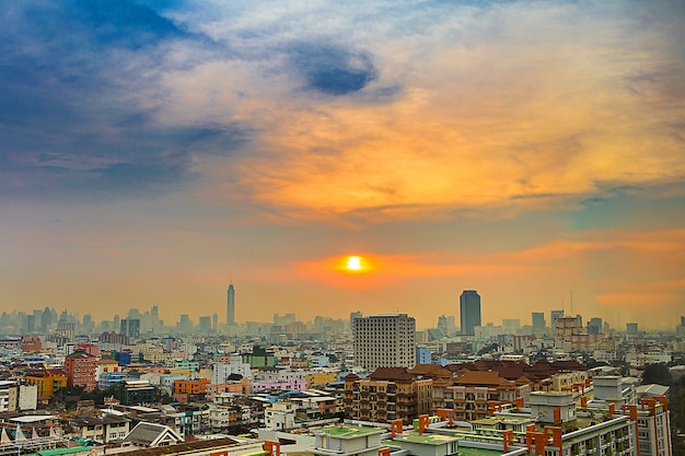 Stadsgezicht in het centrum van Bangkok vanuit het hoge zicht of vanuit vogelperspectief.